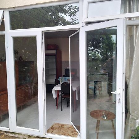 Merabi And Neli Guest House Makhinjauri Exteriör bild