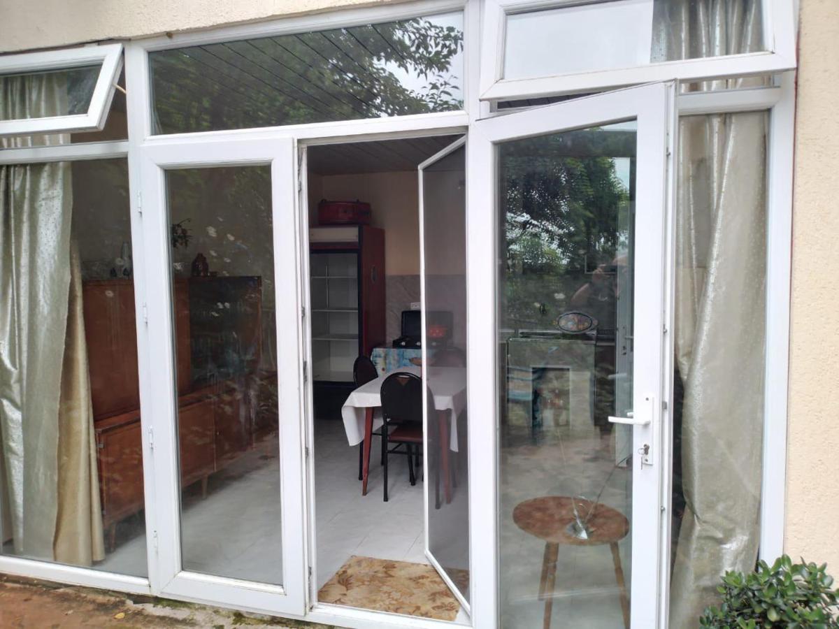Merabi And Neli Guest House Makhinjauri Exteriör bild