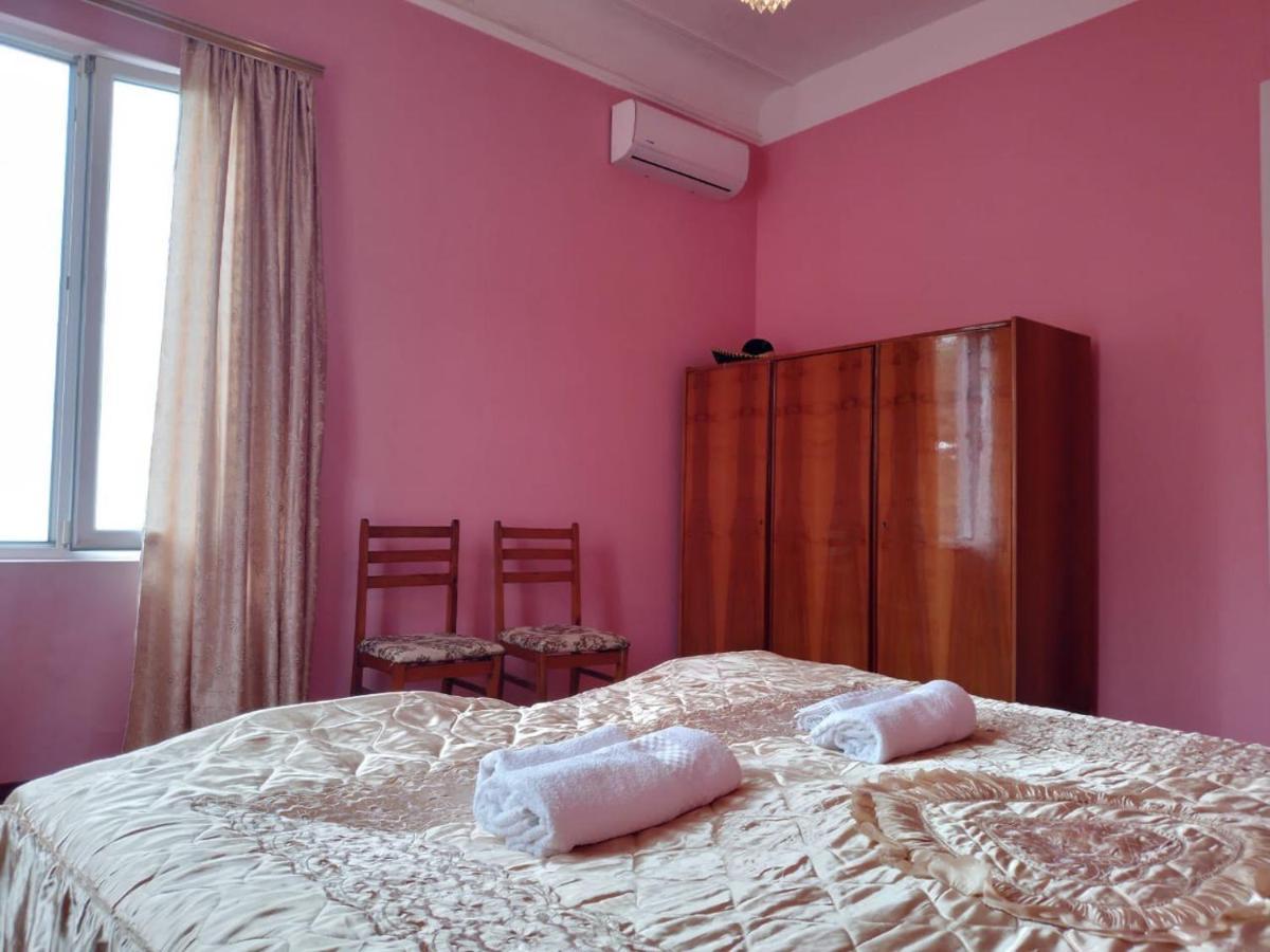 Merabi And Neli Guest House Makhinjauri Exteriör bild