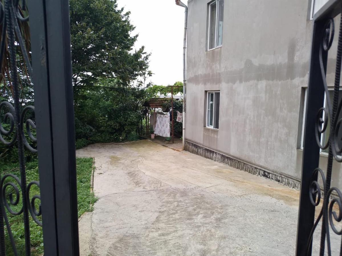 Merabi And Neli Guest House Makhinjauri Exteriör bild