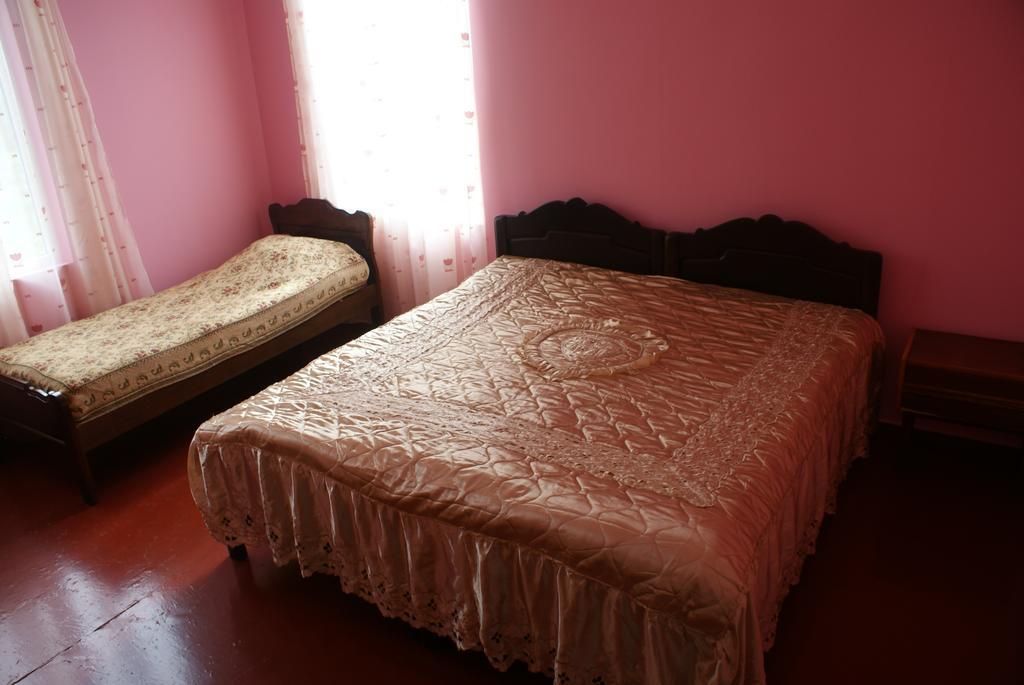 Merabi And Neli Guest House Makhinjauri Rum bild