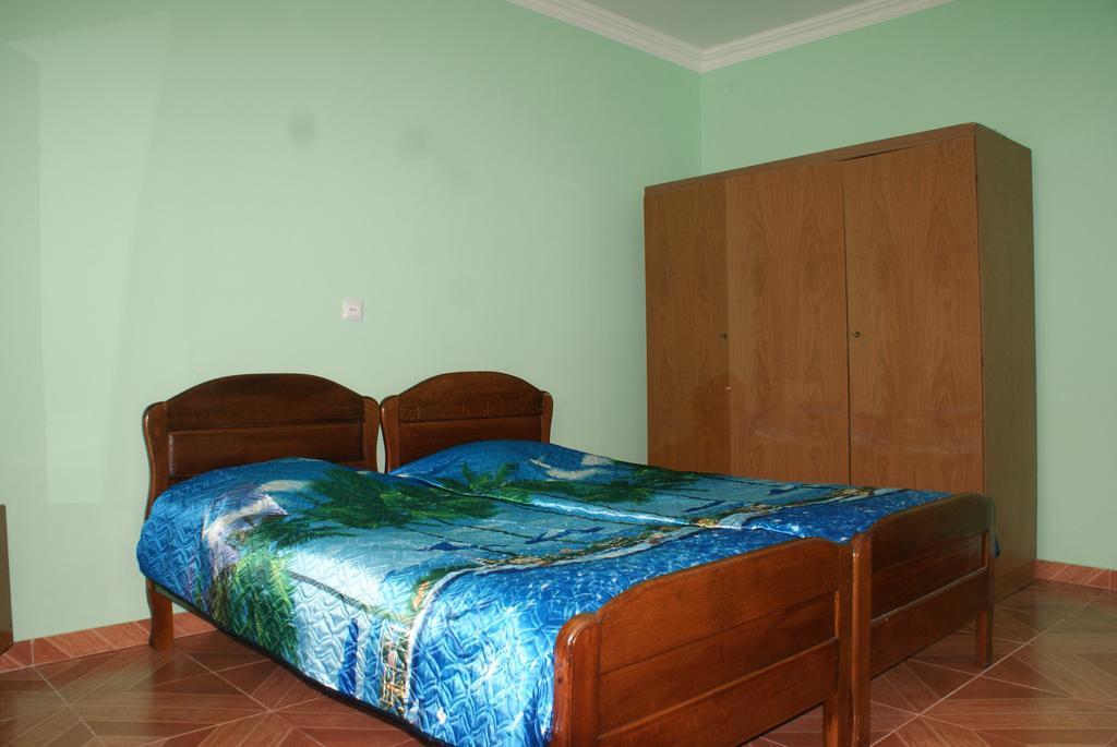 Merabi And Neli Guest House Makhinjauri Rum bild