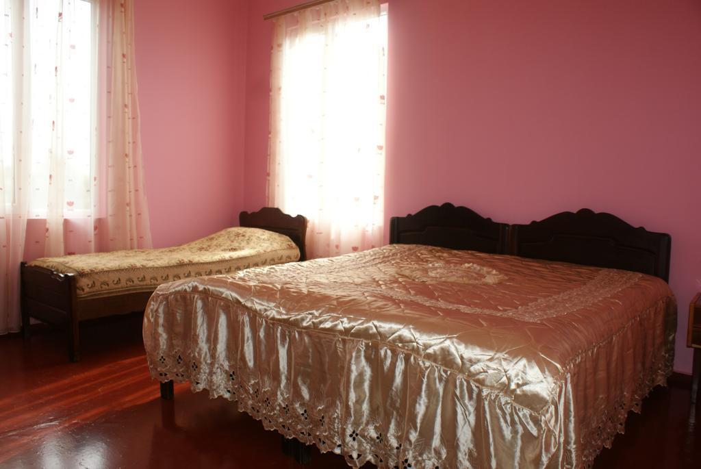Merabi And Neli Guest House Makhinjauri Rum bild