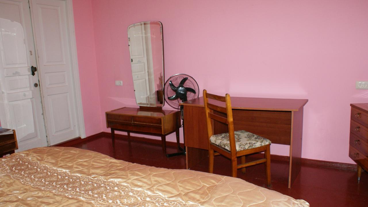 Merabi And Neli Guest House Makhinjauri Exteriör bild