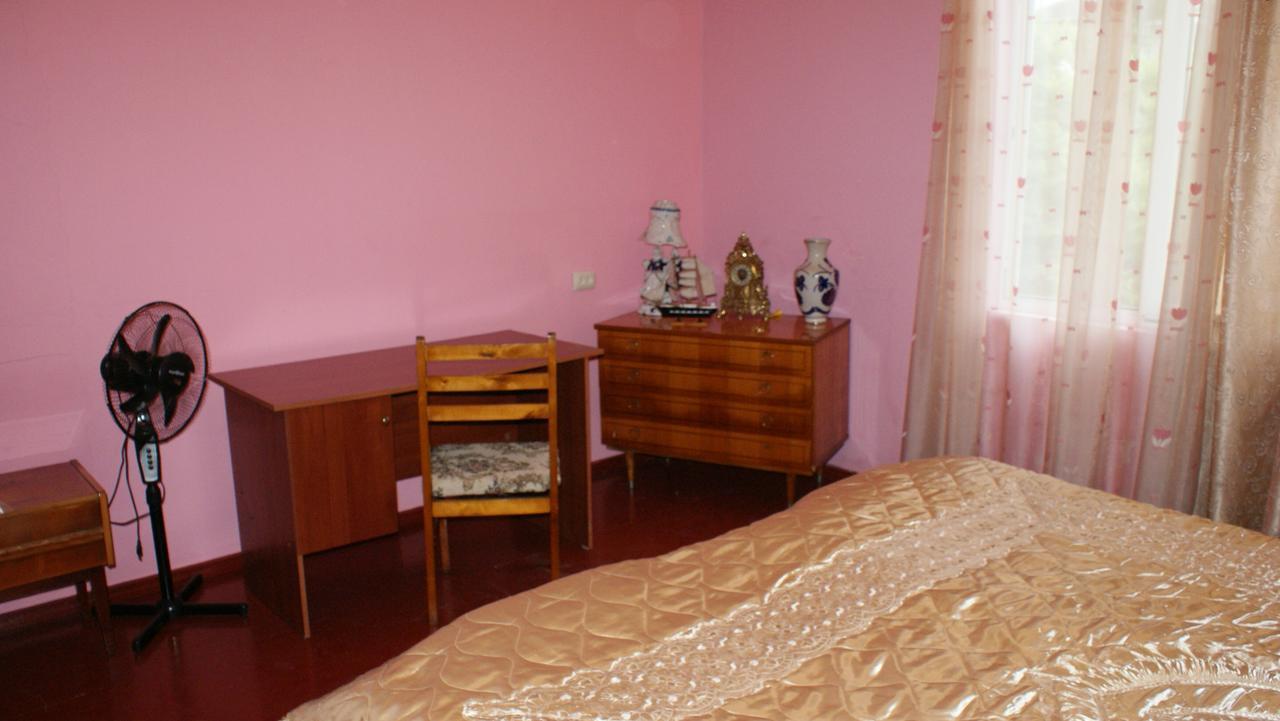 Merabi And Neli Guest House Makhinjauri Exteriör bild
