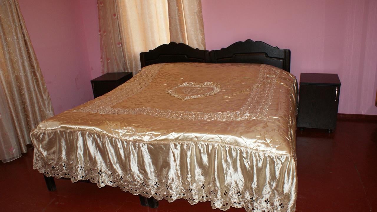 Merabi And Neli Guest House Makhinjauri Exteriör bild