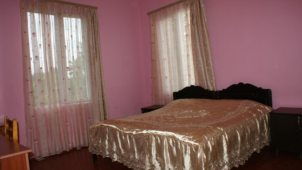 Merabi And Neli Guest House Makhinjauri Exteriör bild