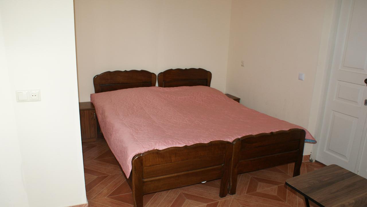 Merabi And Neli Guest House Makhinjauri Exteriör bild