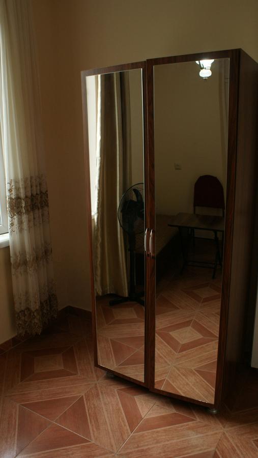 Merabi And Neli Guest House Makhinjauri Exteriör bild